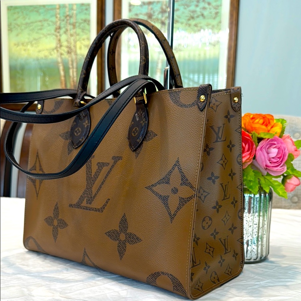 Authentic Louis Vuitton Brown OnTheGo MM Tote Bag - Picture 1 of 15